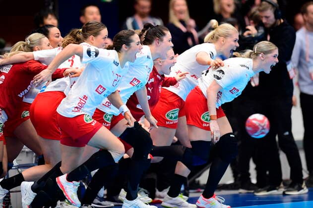Danmark moeder Frankrig, i den indledende runde i Gruppe B, under Kvindernes Haandbold VM i Kumamoto Prefectural Gymnasium i Japan, fredag den 6. december 2019. , Kumamoto Denmark Copyright: BoxAmstrupx cop222 spdk20191206-140615-L