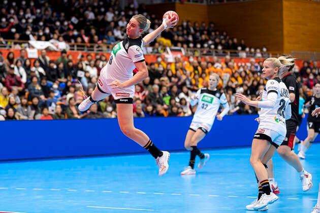 Handball, Frauen: WM 2019, Vorrunde, Gruppe B, 5. Spieltag , Deutschland - Korea Mia Zschocke (Deutschland Leverkusen), Antje Lauenroth (Deutschland Bietigheim) Yamaga Yamaga Overall Gymnasium Kumamoto Japan