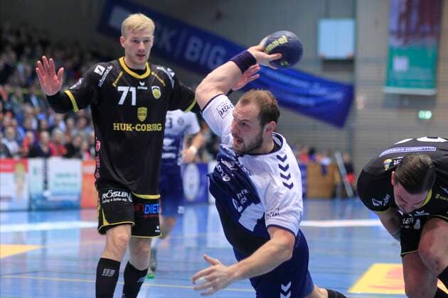 2.Bundesliga Handball VfL Luebeck-Schwartau - HSC 2000 Coburg 06.12.2019, Hansehalle Luebeck, GER, 2.Bundesliga Handball VfL Luebeck-Schwartau - HSC 2000 Coburg im Bild picture shows Jan Schult VfL Luebeck-Schwartau setzt sich gegen Marcel Timm (HSC 2000 Coburg) durch, hinten Andreas Schröder Schroeder (HSC 2000 Coburg)