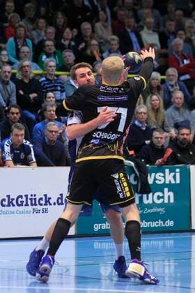 2.Bundesliga Handball VfL Luebeck-Schwartau - HSC 2000 Coburg 06.12.2019, Hansehalle Luebeck, GER, 2.Bundesliga Handball VfL Luebeck-Schwartau - HSC 2000 Coburg im Bild picture shows Jasper Bruhn VfL Luebeck-Schwartau im Zweikampf gegen Andreas Schröder Schroeder (HSC 2000 Coburg)