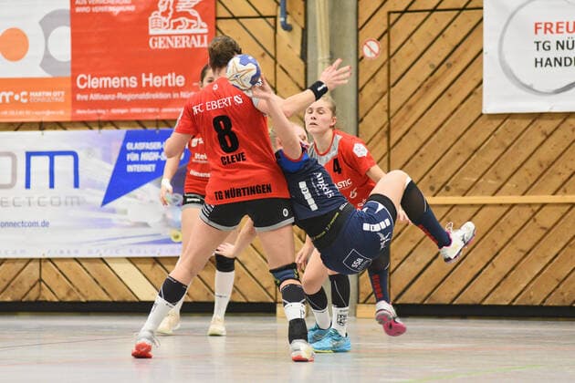 Aylin Bok (SG H2Ku Herrenberg Kuties 8) gegen Delia Cleve (TG Nuertingen 8) TG Nuertingen, Handball, Ligaspiel, 06.12.2019, Foto:TBaur Eibner TG Nuertingen vs. SG H2ku Herrenberg Kuties Nuertingen Copyright: xBaur xEibner-Pressefotox EP_Toba