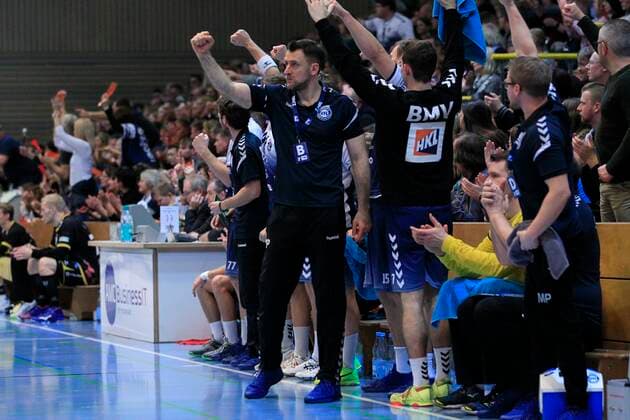 2.Bundesliga Handball VfL Luebeck-Schwartau - HSC 2000 Coburg 06.12.2019, Hansehalle Luebeck, GER, 2.Bundesliga Handball VfL Luebeck-Schwartau - HSC 2000 Coburg im Bild picture shows Jubel. Trainer Piotr Przybecki VfL Luebeck-Schwartau jubelt.