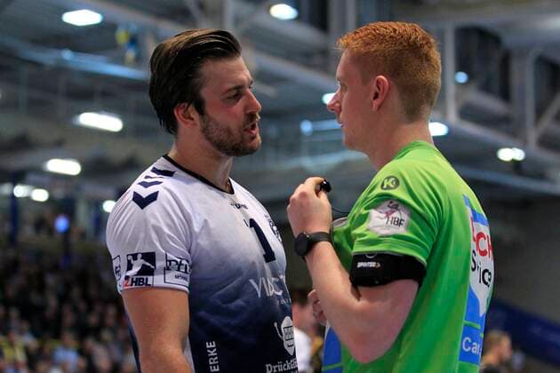 2.Bundesliga Handball VfL Luebeck-Schwartau - HSC 2000 Coburg 06.12.2019, Hansehalle Luebeck, GER, 2.Bundesliga Handball VfL Luebeck-Schwartau - HSC 2000 Coburg im Bild picture shows Markus Hansen VfL Luebeck-Schwartau diskutiert mit Schiedsrichter David Hannes