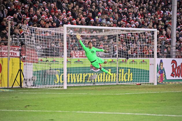 Torschuetze, Torschütze Jonathan Schmid (Freiburg) läasst Torwart Koen Casteels (VfL Wolfsburg) beim Freistoss keine Chance und zimmert den Ball in den Torwinkel zum 1.0 Sieg für Freiburg 1. BL: 19-20: 14. Sptg. SC Freiburg - VfL Wolfsburg DFL REGULATIONS PROHIBIT ANY USE OF PHOTOGRAPHS AS IMAGE SEQUENCES AND OR QUASI-VIDEONann 1. BL: 19-20: 14. Sptg. SC Freiburg - VfL Wolfsburg Freiburg *** Goalscorer, Goalscorer Jonathan Schmid Freiburg leaves goalkeeper Koen Casteels VfL Wolfsburg no chance in the free kick and puts the ball in the goal angle for 1-0 victory for Freiburg 1 BL 19 20 14 Sptg SC Freiburg VfL Wolfsburg DFL REGULATIONS PROHIBIT ANY USE OF PHOTOGRAPHS AS IMAGE SEQUENCES AND OR QUASI VIDEONann 1 BL 19 20 14 Sptg SC Freiburg VfL Wolfsburg Freiburg Freiburg Copyright: xHahnex Eibner-Pressefotox EP_joha