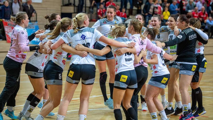 Der VfL Waiblingen freut sich über den einen Punkt als hätten sie das Spiel gewonnen. SV Union Halle-Neustadt (Wildcats) vs. VfL Waiblingen Handball 2.Bundesliga - Saison 2019 2020 Copyright: xVIADATAx xHolgerxJohnx Halle Saale Sachsen-Anhalt Deutschland