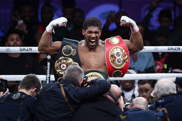 Bilder des Jahres 2019, Sport 12 Dezember Sport Themen der Woche KW49 Sport Bilder des Tages Boxen, WM, Andy Ruiz - Anthony Joshua SAUDI ARABIA - DECEMBER 8, 2019: British boxer Anthony Joshua celebrates winning a bout against his American rival Andy Ruiz Jr and regaining his IBO, WBA Super, IBF and WBO World Heavy Titles at Diriyah Arena outside Riyadh. Valery Sharifulin TASS  TS0C67C0