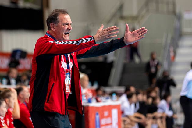 Handball, Frauen: WM 2019, Hauptrunde, Gruppe 1, 6. Spieltag , Serbien - Korea Trainer Zivojin Maksic (Serbien) Kumamoto Aqua Dome Kumamoto Japan