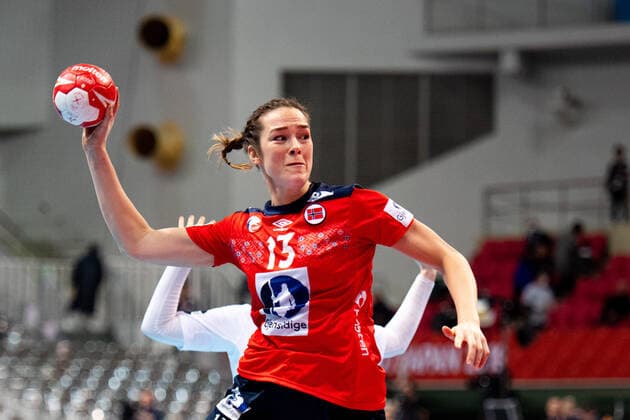 191208 Kari Brattset of Norway during the Women s World Handball Championship game between Norway and Denmark on December 8, 2019 in Kumamoto. Photo: Daniel Stiller Bildbyran kod DS 59420 bbeng dam women handball handboll world handball championship 2019 norway norge handball vm denmark danmark Copyright: DANIELxSTILLER BB191208DS019
