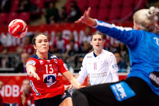 191208 Kari Brattset of Norway during the Women s World Handball Championship game between Norway and Denmark on December 8, 2019 in Kumamoto. Photo: Daniel Stiller Bildbyran kod DS 59420 bbeng dam women handball handboll world handball championship 2019 norway norge handball vm denmark danmark Copyright: DANIELxSTILLER BB191208DS021