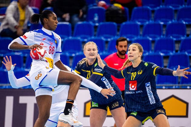 191208 Alexandrina Cabral Barbosa of Spain and Anna Lagerquist of Sweden during the Women s World Handball Championship match between Spain and Sweden on December 8, 2019 in Kumamoto. Photo: Ludvig Thunman BILDBYRAN kod LT 35696 bbeng dam women handball handboll world handball championship 2019 sverige sweden spanien spain Copyright: LUDVIGxTHUNMAN BB191208LT007