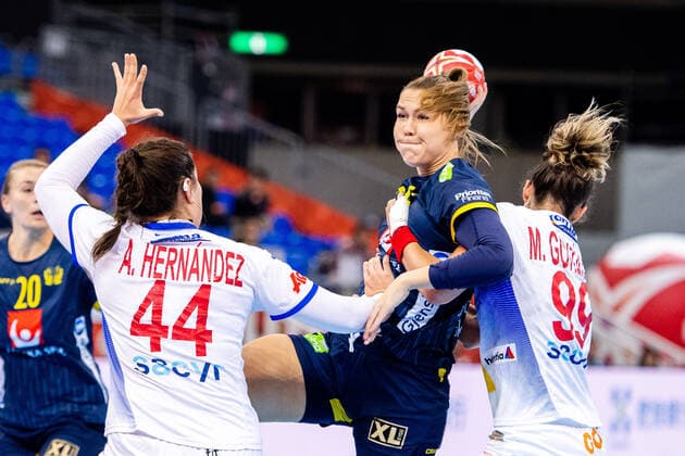 191208 Mikaela Mässing of Sweden during the Women s World Handball Championship match between Spain and Sweden on December 8, 2019 in Kumamoto. Photo: Ludvig Thunman BILDBYRAN kod LT 35696 bbeng dam women handball handboll world handball championship 2019 sverige sweden spanien spain Copyright: LUDVIGxTHUNMAN BB191208LT011