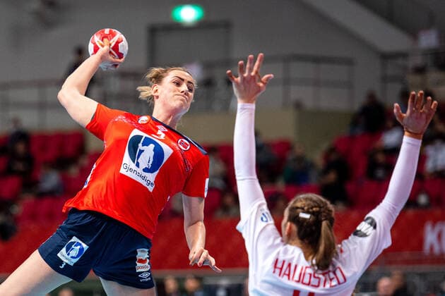 191208 Emilie Hegh Arntzen of Norway during the Women s World Handball Championship game between Norway and Denmark on December 8, 2019 in Kumamoto. Photo: Daniel Stiller Bildbyran kod DS 59420 bbeng dam women handball handboll world handball championship 2019 norway norge handball vm denmark danmark Copyright: DANIELxSTILLER BB191208DS026