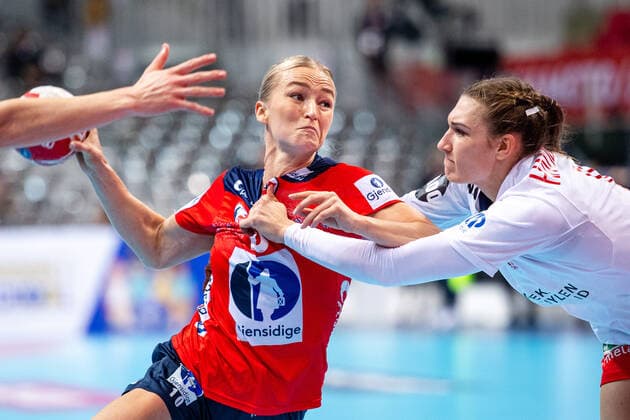 191208 Stine Bredal Oftedal of Norway during the Women s World Handball Championship game between Norway and Denmark on December 8, 2019 in Kumamoto. Photo: Daniel Stiller Bildbyran kod DS 59420 bbeng dam women handball handboll world handball championship 2019 norway norge handball vm denmark danmark Copyright: DANIELxSTILLER BB191208DS027
