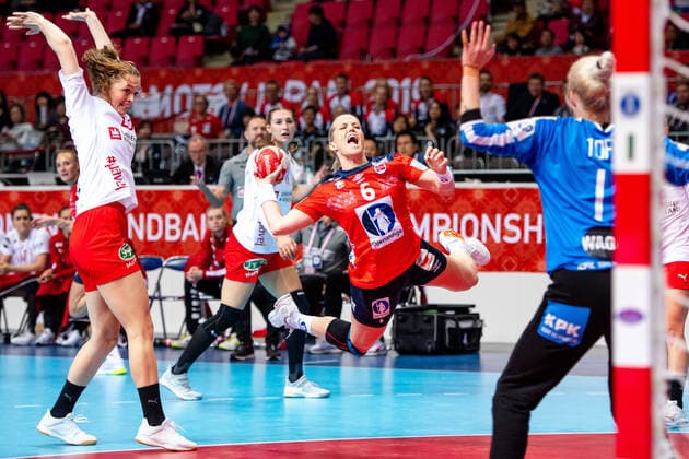 191208 Heidi Loke of Norway during the Women s World Handball Championship game between Norway and Denmark on December 8, 2019 in Kumamoto. Photo: Daniel Stiller Bildbyran kod DS 59420 bbeng dam women handball handboll world handball championship 2019 norway norge handball vm denmark danmark Copyright: DANIELxSTILLER BB191208DS028