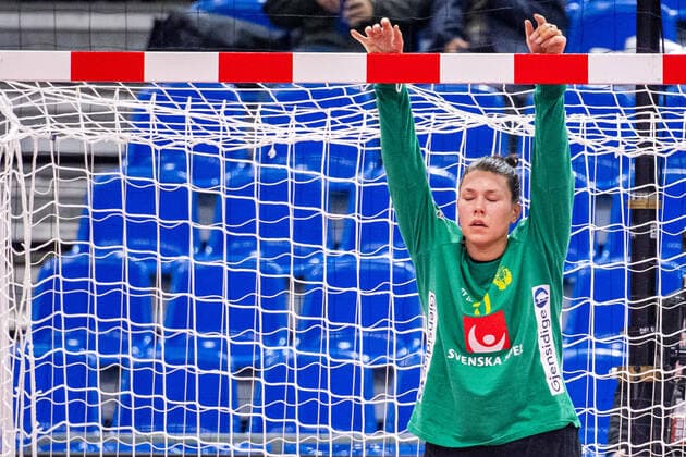 191208 Goalkeeper Filippa Idehn of Sweden looks dejected during the Women s World Handball Championship match between Spain and Sweden on December 8, 2019 in Kumamoto. Photo: Ludvig Thunman BILDBYRAN kod LT 35696 bbeng dam women handball handboll world handball championship 2019 sverige sweden spanien spain Copyright: LUDVIGxTHUNMAN BB191208LT017