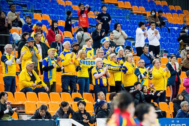 191208 Supporters of Sweden during the Women s World Handball Championship match between Spain and Sweden on December 8, 2019 in Kumamoto. Photo: Ludvig Thunman BILDBYRAN kod LT 35696 bbeng dam women handball handboll world handball championship 2019 sverige sweden spanien spain publik supporters Copyright: LUDVIGxTHUNMAN BB191208LT021