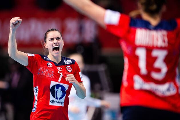 191208 Stine Skogrand of Norway celebrates during the Women s World Handball Championship game between Norway and Denmark on December 8, 2019 in Kumamoto. Photo: Daniel Stiller Bildbyran kod DS 59420 bbeng dam women handball handboll world handball championship 2019 norway norge handball vm denmark danmark jubel Copyright: DANIELxSTILLER BB191208DS032