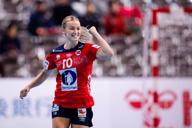 191208 Stine Bredal Oftedal of Norway celebrates during the Women s World Handball Championship game between Norway and Denmark on December 8, 2019 in Kumamoto. Photo: Daniel Stiller Bildbyran kod DS 59420 bbeng dam women handball handboll world handball championship 2019 norway norge handball vm denmark danmark jubel Copyright: DANIELxSTILLER BB191208DS035