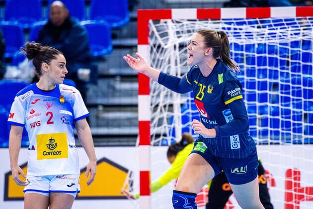 191208 Mikaela Mässing of Sweden celebrates during the Women s World Handball Championship match between Spain and Sweden on December 8, 2019 in Kumamoto. Photo: Ludvig Thunman BILDBYRAN kod LT 35696 bbeng dam women handball handboll world handball championship 2019 sverige sweden spanien spain jubel Copyright: LUDVIGxTHUNMAN BB191208LT043