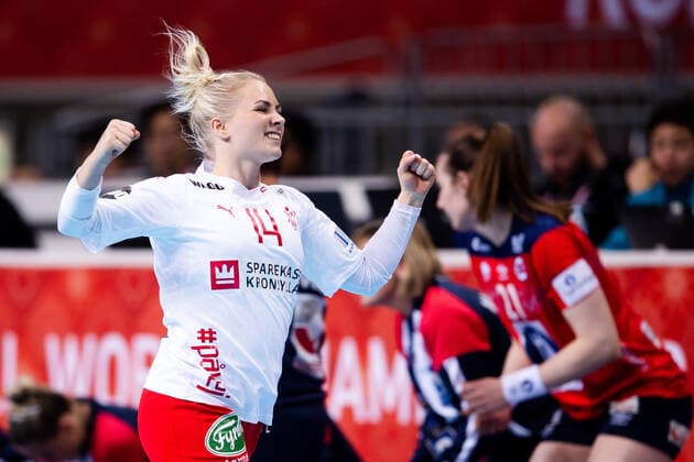 191208 Lotte Grigel of Denmark celebrates during the Women s World Handball Championship game between Norway and Denmark on December 8, 2019 in Kumamoto. Photo: Daniel Stiller Bildbyran kod DS 59420 bbeng dam women handball handboll world handball championship 2019 norway norge handball vm denmark danmark jubel Copyright: DANIELxSTILLER BB191208DS046
