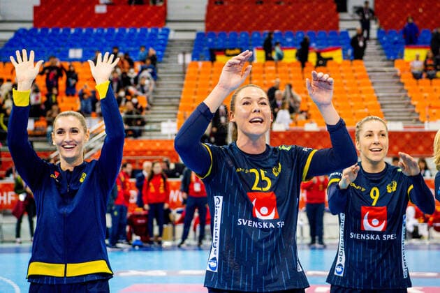191208 Mikaela Mässing of Sweden celebrates with Marie Wall and Melissa Petren after the Women s World Handball Championship match between Spain and Sweden on December 8, 2019 in Kumamoto. Photo: Ludvig Thunman BILDBYRAN kod LT 35696 bbeng dam women handball handboll world handball championship 2019 sverige sweden spanien spain jubel celebration Copyright: LUDVIGxTHUNMAN BB191208LT061