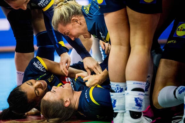 191208 Jamina Roberts, Mikaela Mässing and Nathalie Hagman celebrates after the Women s World Handball Championship match between Spain and Sweden on December 8, 2019 in Kumamoto. Photo: Ludvig Thunman BILDBYRAN kod LT 35696 bbeng dam women handball handboll world handball championship 2019 sverige sweden spanien spain jubel celebration Copyright: LUDVIGxTHUNMAN BB191208LT070