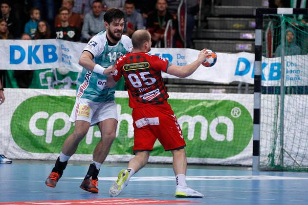08.12.2019, TUI Arena, Hannover, Ligaspiel, 1. Bundesliga, TSV Hannover-Burgdorf vs Fuechse Berlin, im Bild Evgeni Pevnov (14, Han.-Burgdorf) im Zweikampf mit Paul Drux (95, Berlin) TSV Hannover-Burgdorf vs Fuechse Berlin