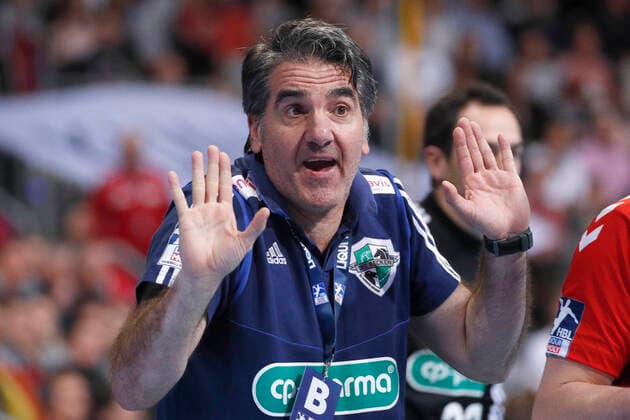 08.12.2019, TUI Arena, Hannover, Ligaspiel, 1. Bundesliga, TSV Hannover-Burgdorf vs Fuechse Berlin, im Bild Carlos Ortega (Trainer, Han.-Burgdorf) zeigt an, ich habe nichts gemacht TSV Hannover-Burgdorf vs Fuechse Berlin