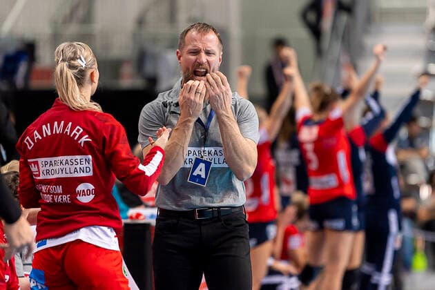 Handball, Frauen: WM 2019, Hauptrunde, Gruppe 1, 6. Spieltag , Norwegen - Dänemark Trainer Klavs Bruun Jorgensen (Daenemark) aergerlich ärgerlich, sauer, wütend wuetend. schreit. tobt. Kumamoto Aqua Dome Kumamoto Japan