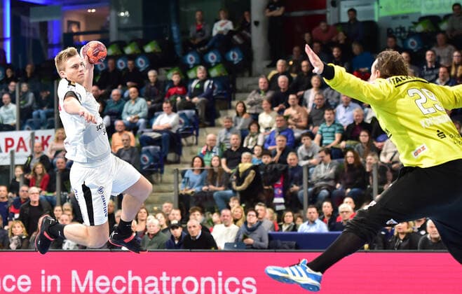 08.12.2019 - Handball - 1. Bundesliga LIQUI MOLY HBL - Saison 2019 2020 - 16.Spieltag: HC Erlangen Metropolregion Nürnberg HCE - SC DHfK Leipzig - OGo - Franz Semper (3, SC DHfK Leipzig ) Nikolas Katsigiannis (29, HC Erlangen HCE )