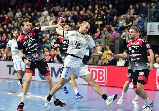 08.12.2019 - Handball - 1. Bundesliga LIQUI MOLY HBL - Saison 2019 2020 - 16.Spieltag: HC Erlangen Metropolregion Nürnberg HCE - SC DHfK Leipzig - OGo - Nikolai Link (33, HC Erlangen HCE ) Maximilian Janke (13, SC DHfK Leipzig )