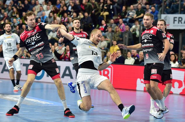 08.12.2019 - Handball - 1. Bundesliga LIQUI MOLY HBL - Saison 2019 2020 - 16.Spieltag: HC Erlangen Metropolregion Nürnberg HCE - SC DHfK Leipzig - OGo - Nikolai Link (33, HC Erlangen HCE ) Maximilian Janke (13, SC DHfK Leipzig )