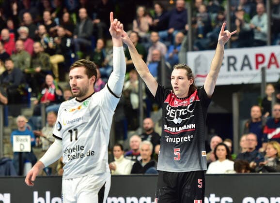 08.12.2019 - Handball - 1. Bundesliga LIQUI MOLY HBL - Saison 2019 2020 - 16.Spieltag: HC Erlangen Metropolregion Nürnberg HCE - SC DHfK Leipzig - OGo - Lukas Binder (11, SC DHfK Leipzig ) Johannes Sellin (5, HC Erlangen HCE ) Jubel Freude