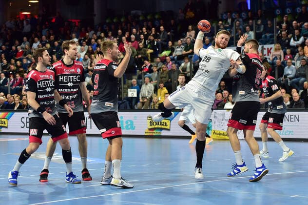 08.12.2019 - Handball - 1. Bundesliga LIQUI MOLY HBL - Saison 2019 2020 - 16.Spieltag: HC Erlangen Metropolregion Nürnberg HCE - SC DHfK Leipzig - OGo - Michael Haaß Haass (13, HC Erlangen HCE ) Nikolai Link (33, HC Erlangen HCE ) Petter Overby ( 9, HC Erlangen HCE ) Maciej Gebala (28, SC DHfK Leipzig ) Sime Ivic (19, HC Erlangen HCE )