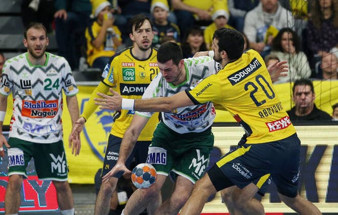 Handball, 1. Bundesliga: Rhein-Neckar-Löwen - Frisch Auf Göppingen, 16. Spieltag am 08.12.2019, Saison 2019 20, ZmdZ, Ivan Sliskovic (19, Goeppingen), Ilija Abutovic (20, Rhein Neckar Löwen), Rhein-Neckar-Löwen - Frisch Auf Göppingen