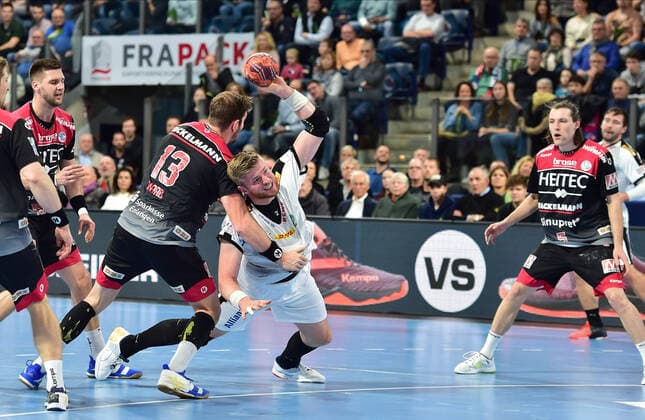 08.12.2019 - Handball - 1. Bundesliga LIQUI MOLY HBL - Saison 2019 2020 - 16.Spieltag: HC Erlangen Metropolregion Nürnberg HCE - SC DHfK Leipzig - OGo - Michael Haaß Haass (13, HC Erlangen HCE ) Maciej Gebala (28, SC DHfK Leipzig )