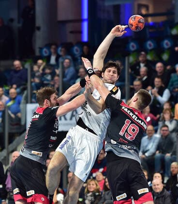 08.12.2019 - Handball - 1. Bundesliga LIQUI MOLY HBL - Saison 2019 2020 - 16.Spieltag: HC Erlangen Metropolregion Nürnberg HCE - SC DHfK Leipzig - OGo - Michael Haaß Haass (13, HC Erlangen HCE ) Marko Mamic (22, SC DHfK Leipzig ) Sime Ivic (19, HC Erlangen HCE )