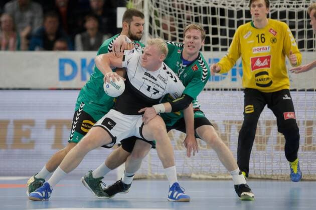 Sport Bilder des Tages 1.Handball Bundesliga THW Kiel - TSV GWD Minden, Kiel, 8.12.2019 Patrick Wiencek ( Kiel, 17 ) im Zweikampf gegen Lucas Meister ( Minden, 2) und Magnus Gullerud ( Minden, 21) Copyright: xBEAUTIFULxSPORTS DRPx