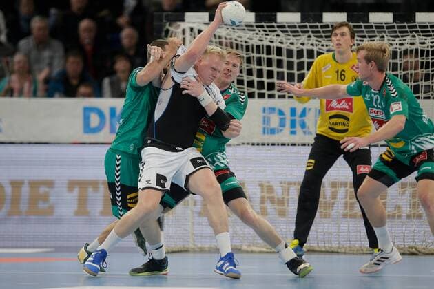 1.Handball Bundesliga THW Kiel - TSV GWD Minden, Kiel, 8.12.2019 Patrick Wiencek ( Kiel, 17 ) im Zweikampf gegen Lucas Meister ( Minden, 2) und Magnus Gullerud ( Minden, 21) Copyright: xBEAUTIFULxSPORTS DRPx