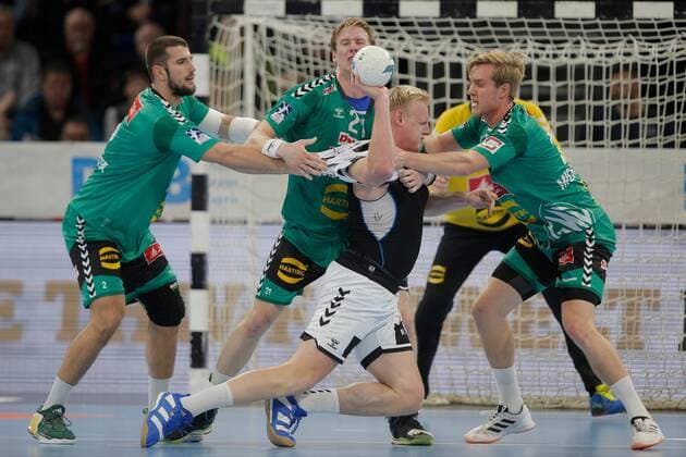 1.Handball Bundesliga THW Kiel - TSV GWD Minden, Kiel, 8.12.2019 Patrick Wiencek ( Kiel, 17 ) im Zweikampf gegen Lucas Meister ( Minden, 2), Magnus Gullerud ( Minden, 21) und Marian Michalczik ( Minden, 22) Copyright: xBEAUTIFULxSPORTS DRPx