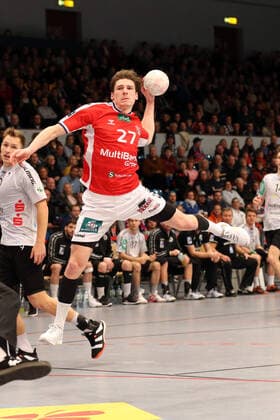 Handball 2.Handball Bundesliga 2019 2020 - Handball Sportverein Hamburg vs. TV Emsdetten Thies Bergemann (Handball Sportverein Hamburg),erfolgreicher Torwurf, Sporthalle Hamburg Hamburg