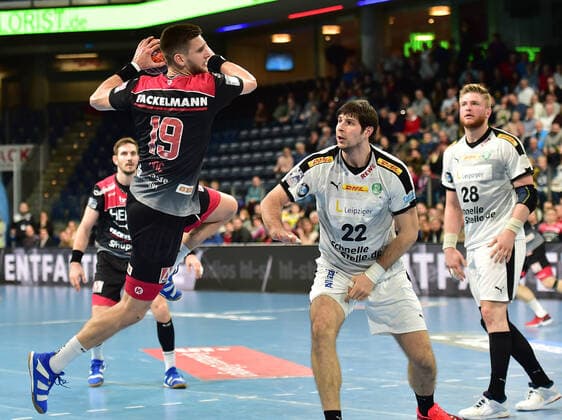 08.12.2019 - Handball - 1. Bundesliga LIQUI MOLY HBL - Saison 2019 2020 - 16.Spieltag: HC Erlangen Metropolregion Nürnberg HCE - SC DHfK Leipzig - OGo - Sime Ivic (19, HC Erlangen HCE ) Marko Mamic (22, SC DHfK Leipzig )