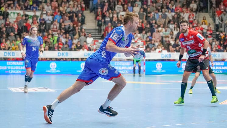 08.12.2019, Emslandarena, Lingen, GER, Handball, 1. Bundesliga: HSG Nordhorn-Lingen vs TBV Lemgo Lippe, Bobby Schagen (Lemgo 14) DFL REGULATIONS PROHIBIT ANY USE OF PHOTOGRAPHS AS IMAGE SEQUENCES AND OR QUASI-VIDEO. Lingen Niedersachsen Germany Emslandarena
