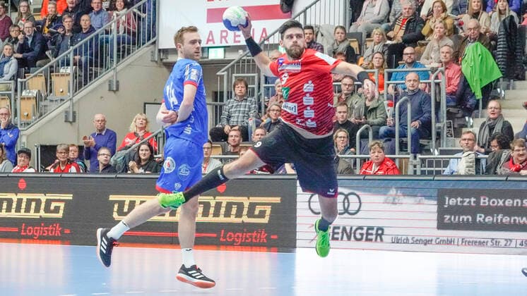 08.12.2019, Emslandarena, Lingen, GER, Handball, 1. Bundesliga: HSG Nordhorn-Lingen vs TBV Lemgo Lippe, Pavel Mickal (HSG Nordhorn-Lingen 9) und Bobby Schagen (Lemgo 14) DFL REGULATIONS PROHIBIT ANY USE OF PHOTOGRAPHS AS IMAGE SEQUENCES AND OR QUASI-VIDEO. Lingen Niedersachsen Germany Emslandarena