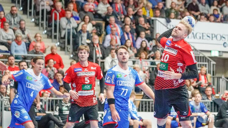 08.12.2019, Emslandarena, Lingen, GER, Handball, 1. Bundesliga: HSG Nordhorn-Lingen vs TBV Lemgo Lippe, Patrick Miedema (HSG Nordhorn-Lingen 10) DFL REGULATIONS PROHIBIT ANY USE OF PHOTOGRAPHS AS IMAGE SEQUENCES AND OR QUASI-VIDEO. Lingen Niedersachsen Germany Emslandarena