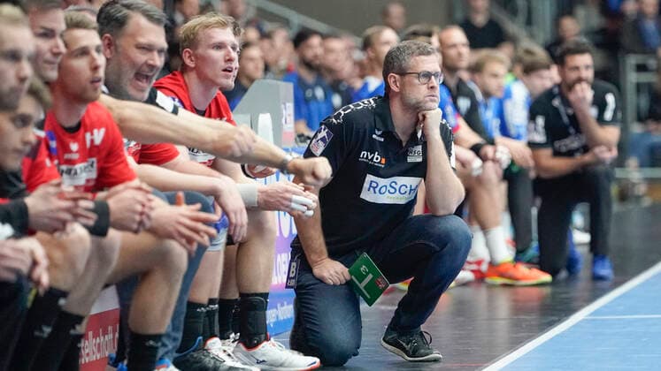 08.12.2019, Emslandarena, Lingen, GER, Handball, 1. Bundesliga: HSG Nordhorn-Lingen vs TBV Lemgo Lippe, Trainer Geir Sveinsson (HSG Nordhorn-Lingen) DFL REGULATIONS PROHIBIT ANY USE OF PHOTOGRAPHS AS IMAGE SEQUENCES AND OR QUASI-VIDEO. Lingen Niedersachsen Germany Emslandarena