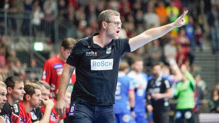 08.12.2019, Emslandarena, Lingen, GER, Handball, 1. Bundesliga: HSG Nordhorn-Lingen vs TBV Lemgo Lippe, Trainer Geir Sveinsson (HSG Nordhorn-Lingen) DFL REGULATIONS PROHIBIT ANY USE OF PHOTOGRAPHS AS IMAGE SEQUENCES AND OR QUASI-VIDEO. Lingen Niedersachsen Germany Emslandarena