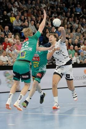 1.Handball Bundesliga THW Kiel - TSV GWD Minden, Kiel, 8.12.2019 Harald Reinkind ( Kiel, 6 ) im Zweikampf gegen Magnus Gullerud ( Minden, 21) und Marian Michalczik ( Minden, 22). Copyright: xBEAUTIFULxSPORTS DRPx