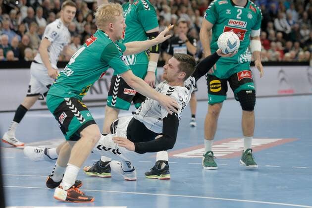 1.Handball Bundesliga THW Kiel - TSV GWD Minden, Kiel, 8.12.2019 Hendrik Pekeler ( Kiel, 61 ) im Zweikampf gegen Kevin Gulliksen ( Minden, 44) Copyright: xBEAUTIFULxSPORTS DRPx
