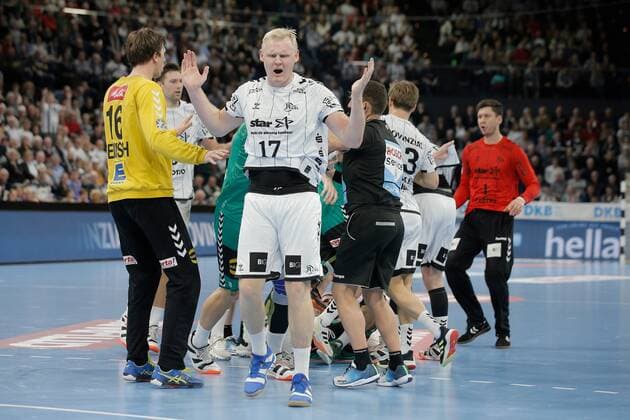 1.Handball Bundesliga THW Kiel - TSV GWD Minden, Kiel, 8.12.2019 Patrick Wiencek ( Kiel, 17 ) entfernt sich von einem Handgemänge, das nach einem Foul an ihm begann. Copyright: xBEAUTIFULxSPORTS DRPx